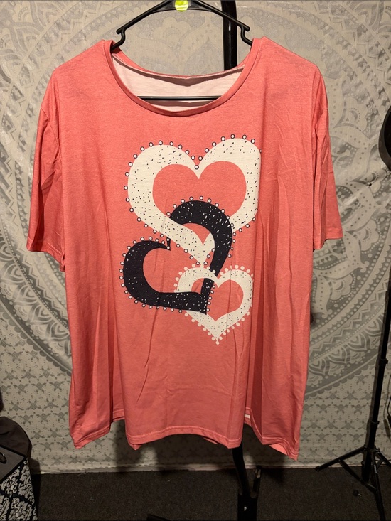 Source Unknown Tops - Heart Graphic Short Sleeve T-Shirt Pink Coral Plus Size 2X 3X Ptp 27 no tags